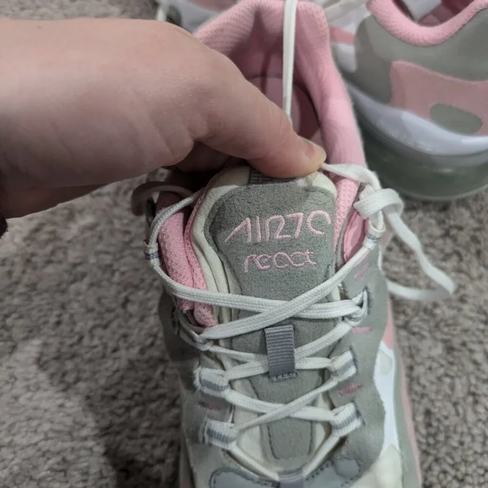 NIKE Air Max 270 React Pink White and Grey Kids‎ Size 6